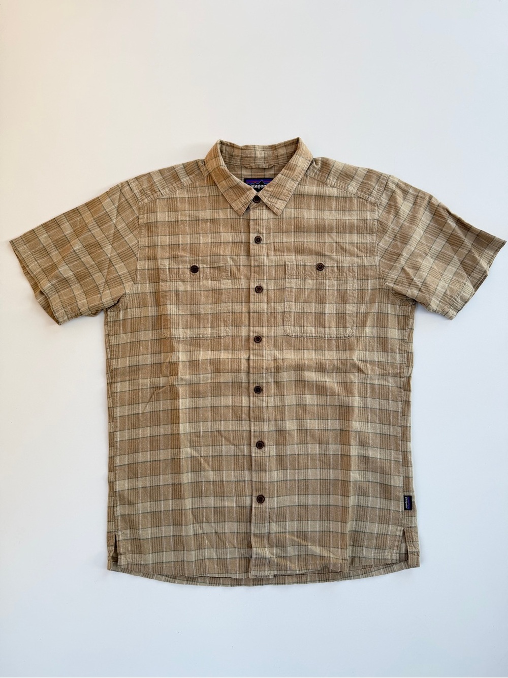 Patagonia Plaid Short Sleeve Buttonup Shirt Mens Medium Brown Back Step